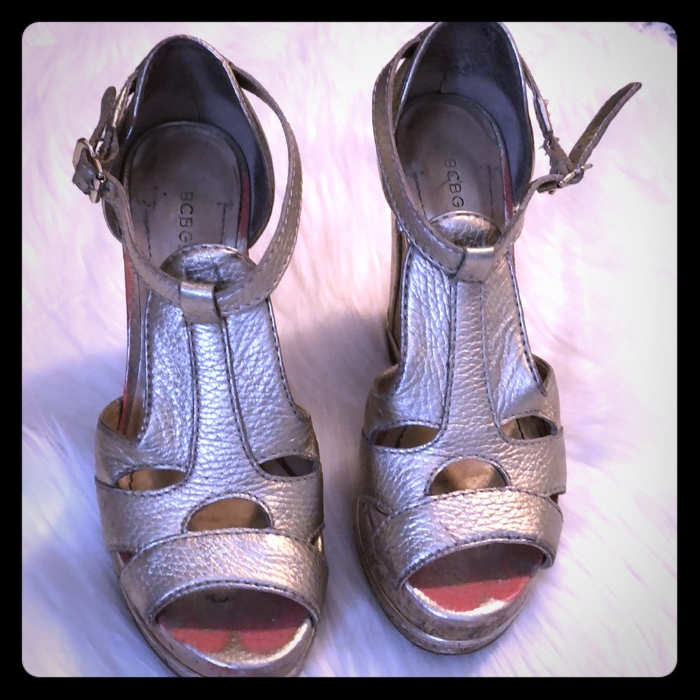 BCBG gold wedges